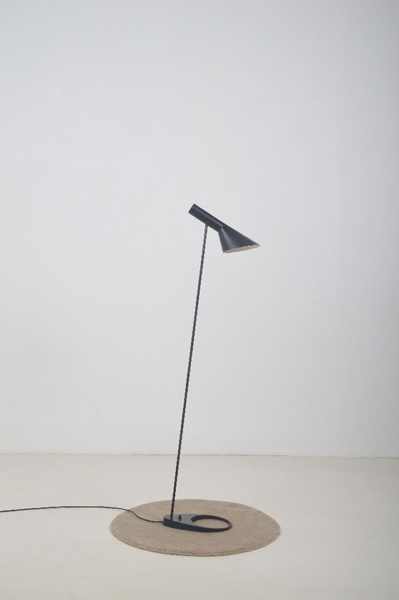 Image 1 of Deense Aj Vloerlamp ontworpen door Arne Jacobsen Voor Louis Poulsen