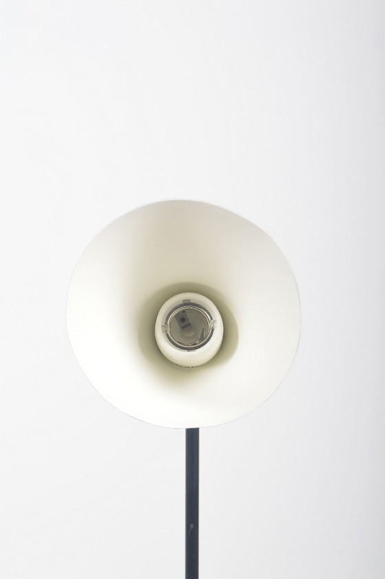 Image 1 of Deense Aj Vloerlamp ontworpen door Arne Jacobsen Voor Louis Poulsen