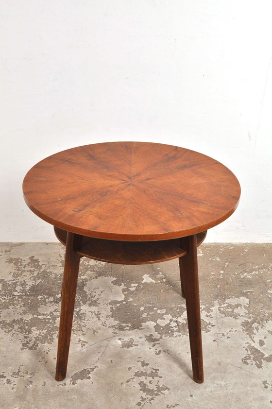 Image 1 of Vintage Sidetable In Walnotenhout En Lectuurplank