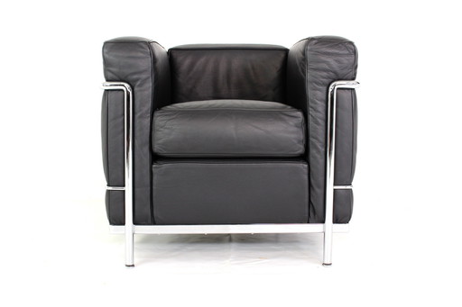 Cassina LC2 Le corbusier fauteuil, lounge stoel in zwart leer en verchroomd frame