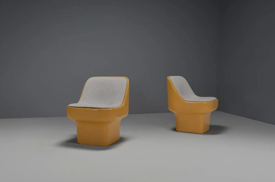 Image 1 of 2x Architectural Fiberglass Lounge Chairs van Douglas Deeds