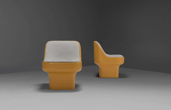 Image 1 of 2x Architectural Fiberglass Lounge Chairs van Douglas Deeds