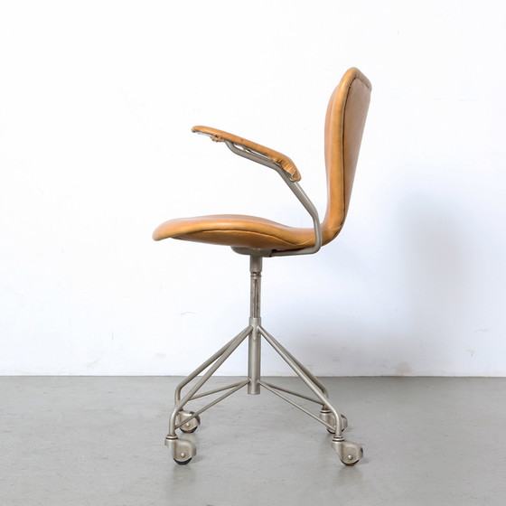 Image 1 of Arne Jacobsen bureaustoel 3217 zeven serie