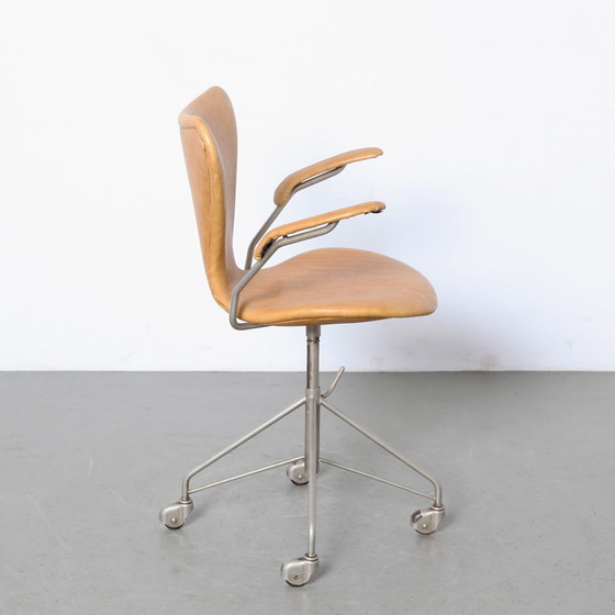 Image 1 of Arne Jacobsen bureaustoel 3217 zeven serie