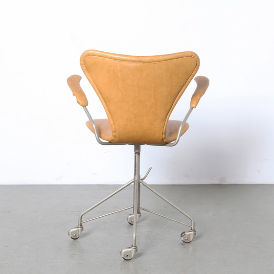 Image 1 of Arne Jacobsen bureaustoel 3217 zeven serie