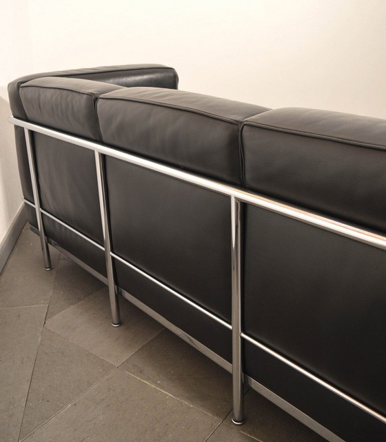 Image 1 of Cassina LC2 Le Corbusier 3-zitsbank zwart leer