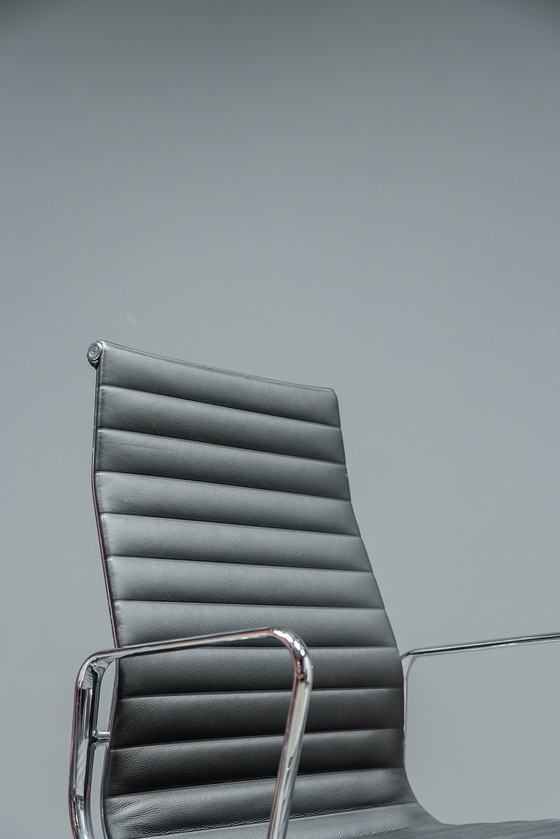 Image 1 of Eames Ea119 Alugroup bureaustoel