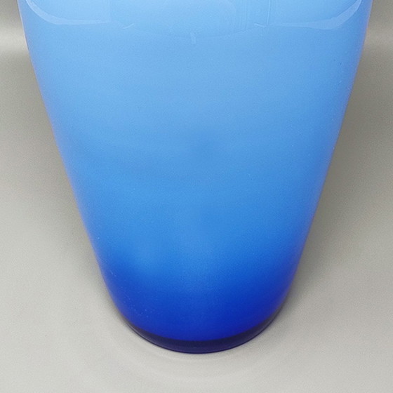 Image 1 of 1960S Verbazingwekkende blauw gejatte vaas van Murano-glas. Gemaakt in Italië