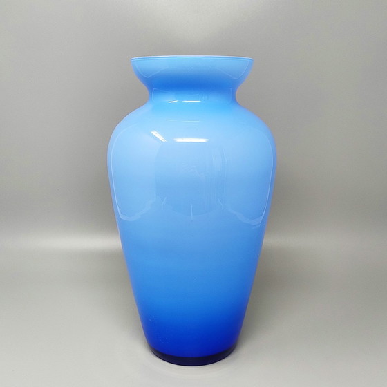 Image 1 of 1960S Verbazingwekkende blauw gejatte vaas van Murano-glas. Gemaakt in Italië