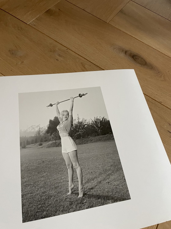 Image 1 of "Marilyn's workout', Copyright Bettmann/Corbis 2005 The Estate Of Marilyn Monroe, Gedrukt in de VS