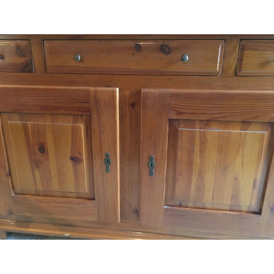 Image 1 of Gelakt lariks dressoir