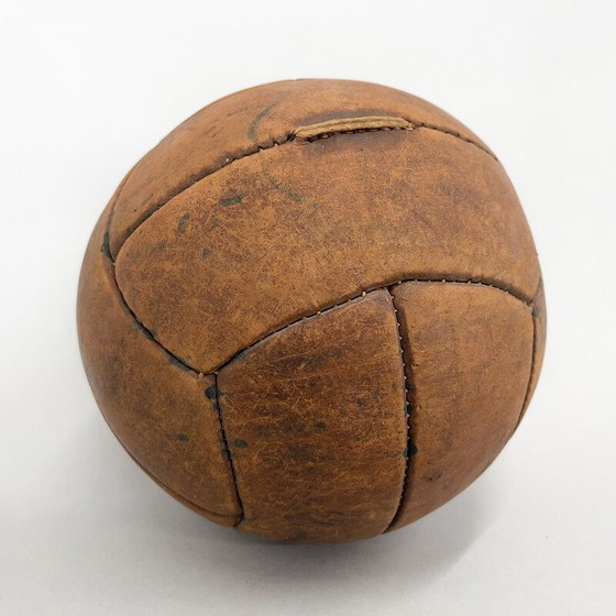 Image 1 of Vintage bruin leren trainingsbal, Tsjecho-Slowakije 1930