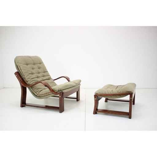 Scandinavische vintage fauteuil en voetenbank in hout en stof, jaren 1960