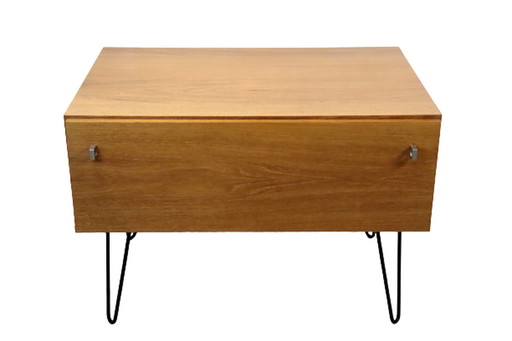 Vintage Ladenkast op hairpinpoten