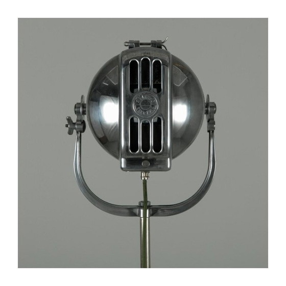 Image 1 of Vintage vloerlamp met lichtbron in gepolijst aluminium en fresnel glas, 1950