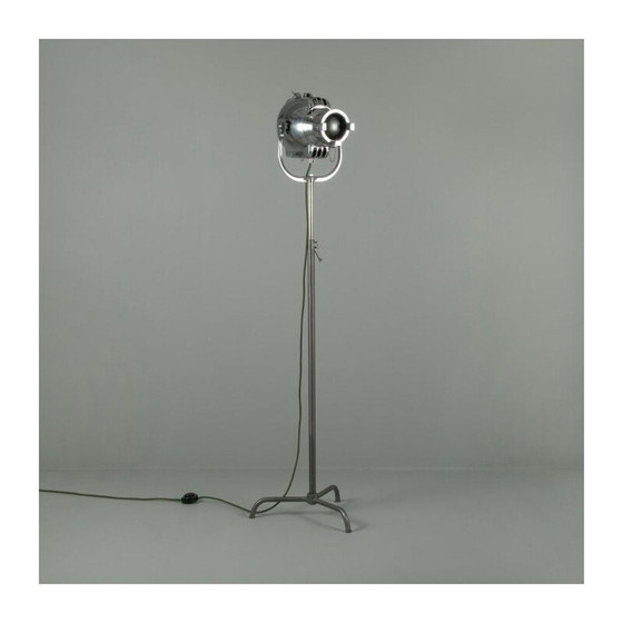Image 1 of Vintage vloerlamp met lichtbron in gepolijst aluminium en fresnel glas, 1950