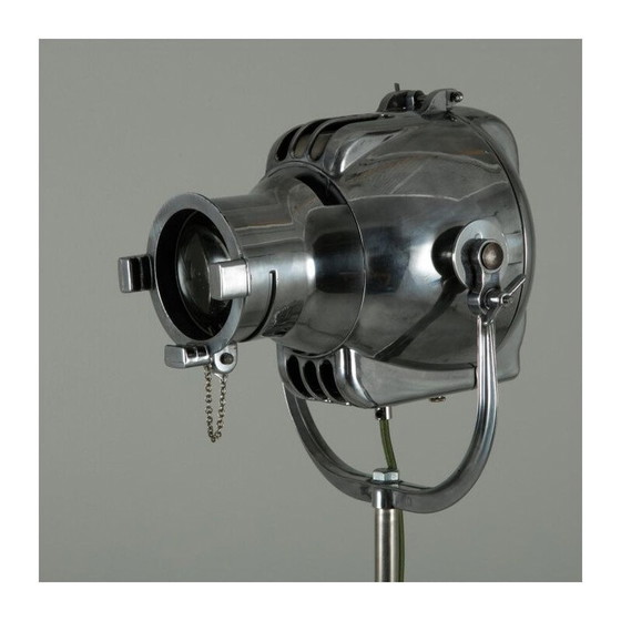 Image 1 of Vintage vloerlamp met lichtbron in gepolijst aluminium en fresnel glas, 1950