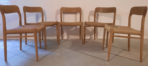 5x Niels Otto Moller Model 75 stoelen