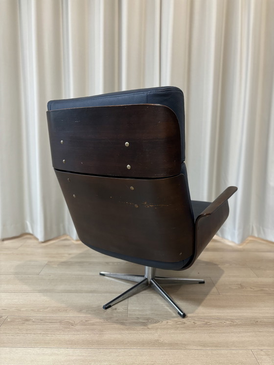 Image 1 of Vintage Lounge Stoel Met Houten Kuip | Nieuwe Kussens Blauw Leer