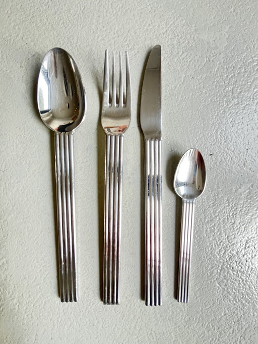 Bestekset Ikea Strateg 1970  Design Van Ehlén Johansson. 7 Vorken, 7 Messen, 8 Lepels, 6 Kleine Lepeltjes 