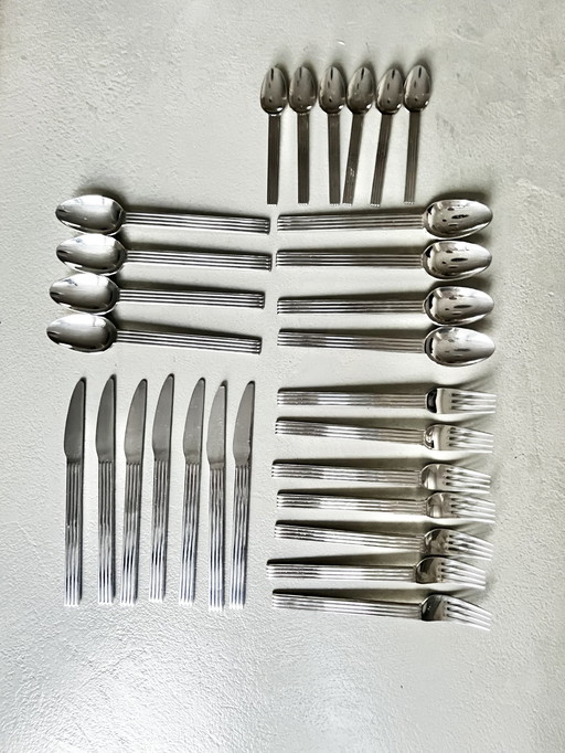 Bestekset Ikea Strateg 1970  Design Van Ehlén Johansson. 7 Vorken, 7 Messen, 8 Lepels, 6 Kleine Lepeltjes 