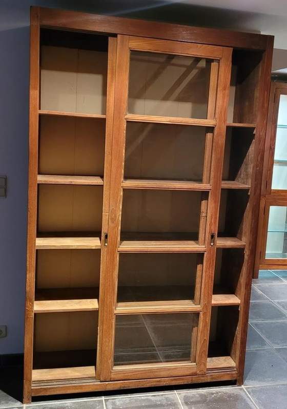 Image 1 of Antieke teak kast met schuifdeuren