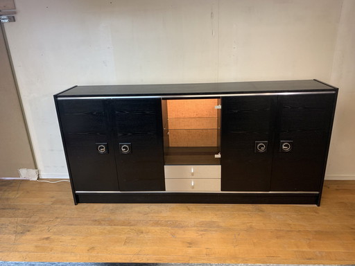 Zwartgeverfde Credenza Hout Met Zilverkleurige Elementen