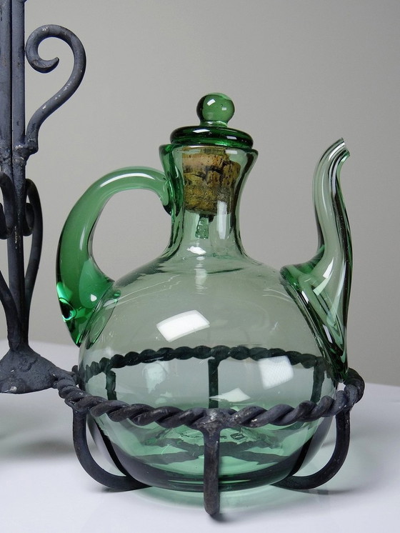 Image 1 of Vintage geblazen glazen olie en azijn Cruet op smeedijzeren standaard