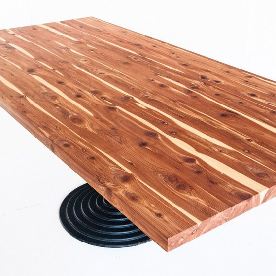 Image 1 of Vintage tafel in massief cipressenhout met centrale poot