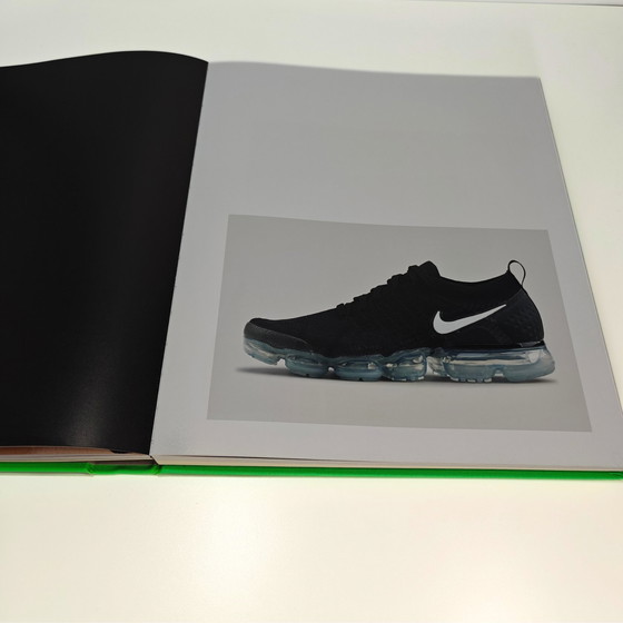 Image 1 of Virgil Abloh. Nike. Iconen - Hardcover | De Ten Sneaker Collectie