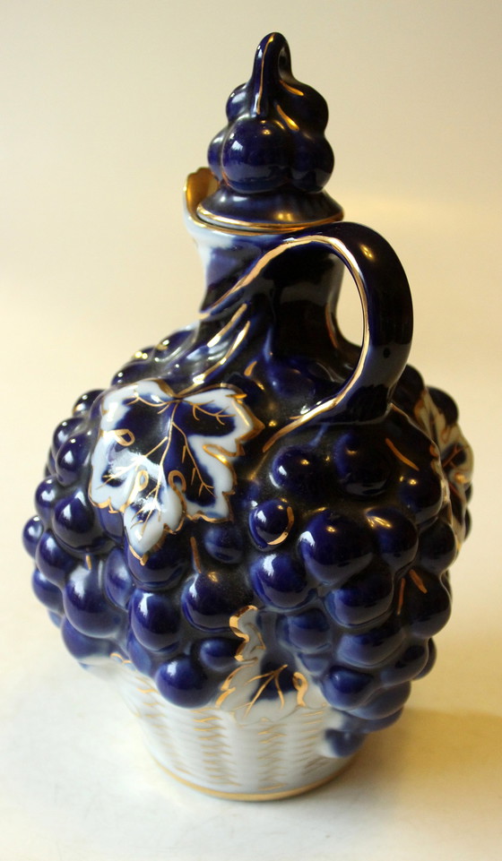 Image 1 of Zeldzame karaf met wijndecoratie kobaltblauw-wit-goud, keramiek, handgemaakt, vintage