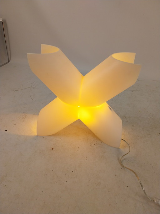 1 x cosi come Tafellamp.  Cross light.  51 x 51 x 14cm 