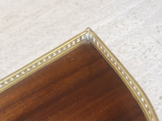 Image 1 of Mahoniehouten nachtkastje op voet