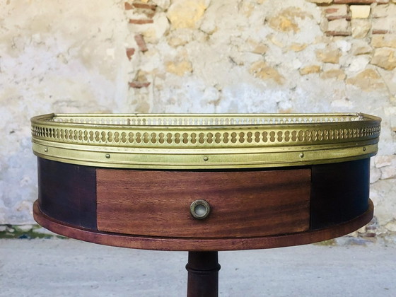 Image 1 of Mahoniehouten nachtkastje op voet