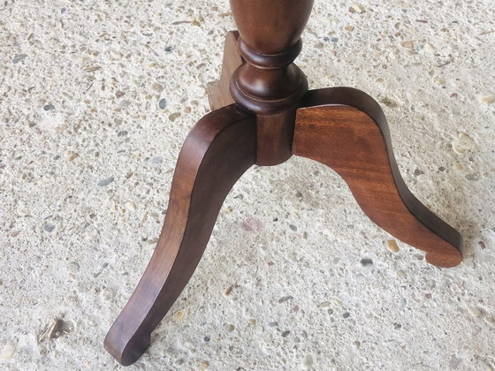 Image 1 of Mahoniehouten nachtkastje op voet