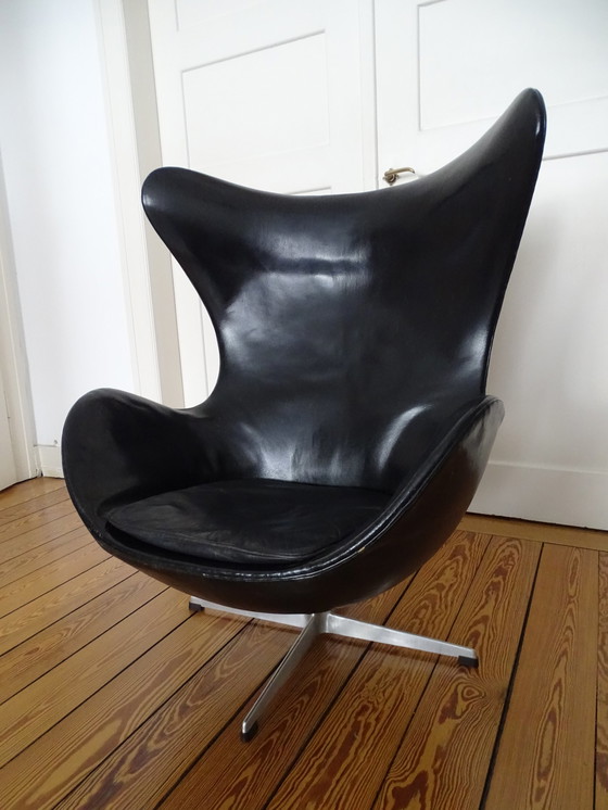 Image 1 of Fritz Hansen Egg-Chair + poef van Arne Jacobsen