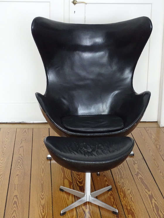 Image 1 of Fritz Hansen Egg-Chair + poef van Arne Jacobsen