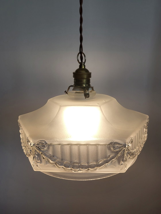 Image 1 of Art nouveau hanglamp, frosted glas met decor strikken en messing armatuur