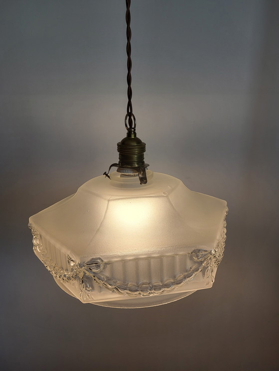 Image 1 of Art nouveau hanglamp, frosted glas met decor strikken en messing armatuur