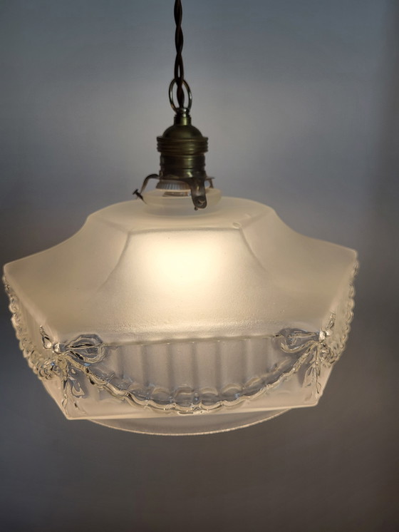 Image 1 of Art nouveau hanglamp, frosted glas met decor strikken en messing armatuur