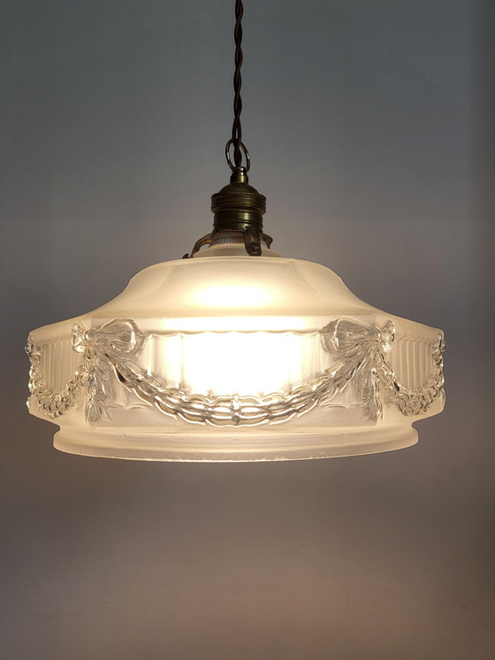 Image 1 of Art nouveau hanglamp, frosted glas met decor strikken en messing armatuur