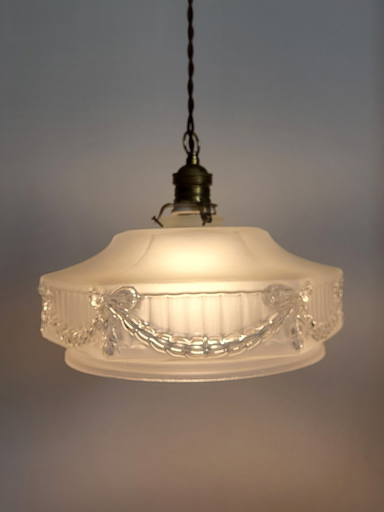 Image 1 of Art nouveau hanglamp, frosted glas met decor strikken en messing armatuur