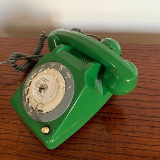 Image 1 of Vintage telefoon met wijzerplaat S63 groen