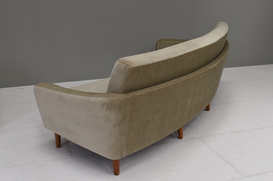 Image 1 of Vintage gebogen bank en fauteuil in origineel mohair