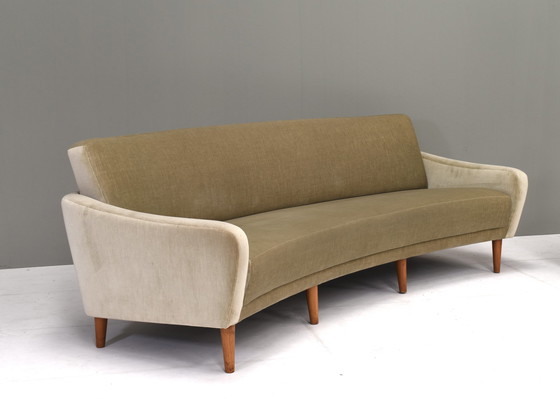 Image 1 of Vintage gebogen bank en fauteuil in origineel mohair