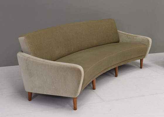 Image 1 of Vintage gebogen bank en fauteuil in origineel mohair