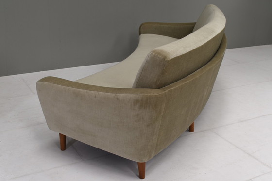 Image 1 of Vintage gebogen bank en fauteuil in origineel mohair