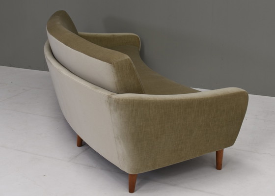 Image 1 of Vintage gebogen bank en fauteuil in origineel mohair