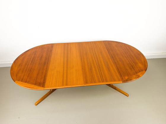 Image 1 of  Deense ronde teakhouten eettafel met verlengstukken van CFC Silkeborg, 1970