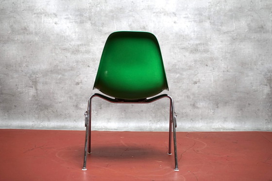 Image 1 of Groene vintage Shell stoel van glasvezel gemaakt door Charles & Ray Eames voor Herman Miller, jaren 1960